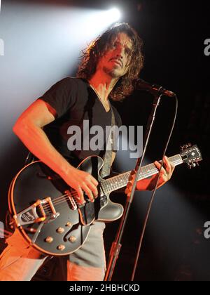 Chris Cornell tritt mit Soundgarden an der Brixton Academy in London auf. Stockfoto