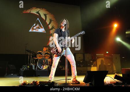 Chris Cornell tritt mit Soundgarden an der Brixton Academy in London auf. Stockfoto