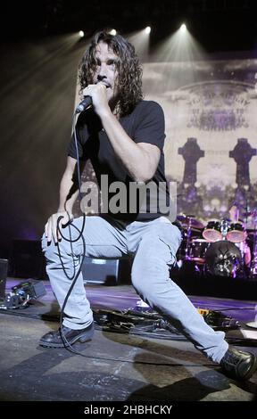 Chris Cornell tritt mit Soundgarden an der Brixton Academy in London auf. Stockfoto