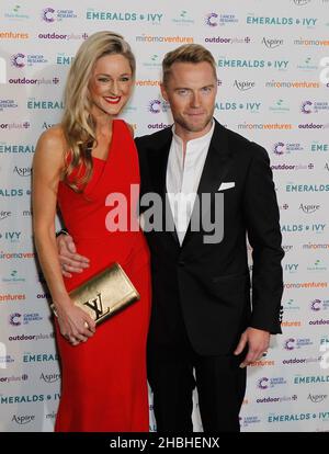 Ronan Keating und seine Freundin Storm Uechtritz kommen beim Emeralds and Ivy Ball im Old Billingsgate in London an Stockfoto