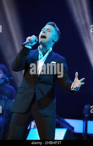 Ronan Keating von Boyzone tritt auf der Bühne der 02 Arena in London auf. Stockfoto