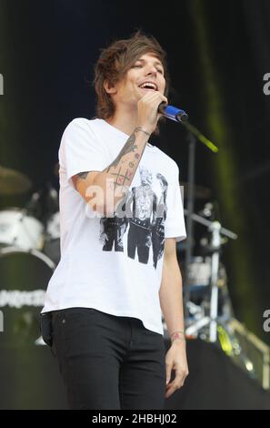 Louis Tomlinson One Direction tritt während des BBC Radio 1 Big Weekend Festivals in Glasgow, Schottland, auf der Bühne auf. Stockfoto