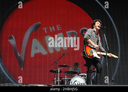 Bradley Simpson von den Vamps tritt auf der Bühne während des BBC Radio 1 Big Weekend Festivals auf Glasgow Green in Glasgow, Schottland, auf. Stockfoto