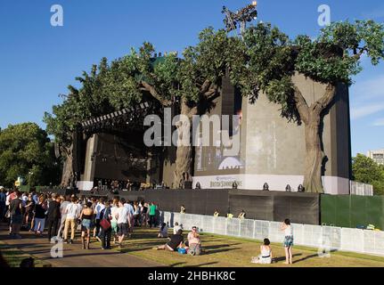Gesamtansicht der Bühne zur britischen Sommerzeit im Hyde Park in London. Stockfoto