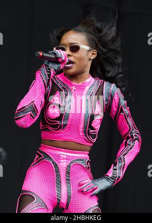 Azealia Bank spielt auf der Bühne des Wireless Festivals im Finsbury Park in London. Stockfoto