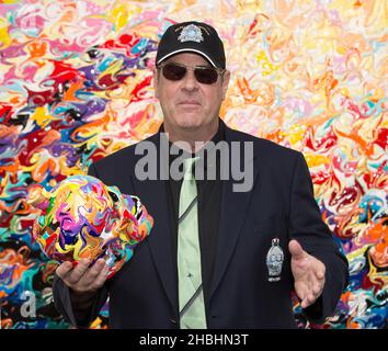 Dan Aykroyd stellt den neuen Crystal Head Vodka 3L Jerobeam in der Opera Gallery in London vor. Stockfoto