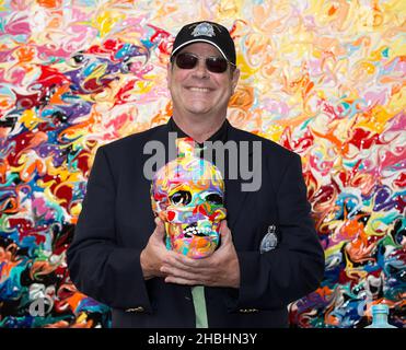 Dan Aykroyd stellt den neuen Crystal Head Vodka 3L Jerobeam in der Opera Gallery in London vor. Stockfoto