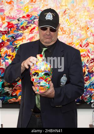 Dan Aykroyd stellt den neuen Crystal Head Vodka 3L Jerobeam in der Opera Gallery in London vor. Stockfoto