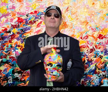 Dan Aykroyd stellt den neuen Crystal Head Vodka 3L Jerobeam in der Opera Gallery in London vor. Stockfoto