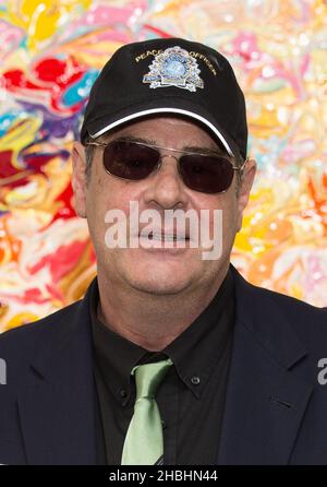 Dan Aykroyd stellt den neuen Crystal Head Vodka 3L Jerobeam in der Opera Gallery in London vor. Stockfoto