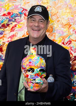 Dan Aykroyd stellt den neuen Crystal Head Vodka 3L Jerobeam in der Opera Gallery in London vor. Stockfoto