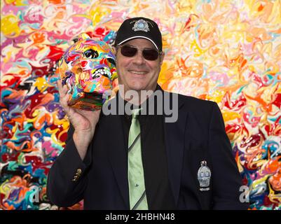 Dan Aykroyd stellt den neuen Crystal Head Vodka 3L Jerobeam in der Opera Gallery in London vor. Stockfoto