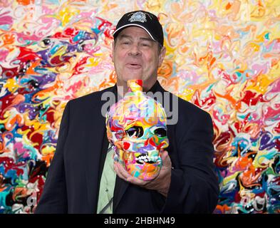 Dan Aykroyd stellt den neuen Crystal Head Vodka 3L Jerobeam in der Opera Gallery in London vor. Stockfoto