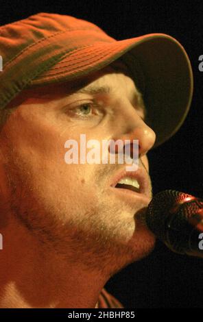 Der kanadische Singer-Songwriter Daniel Powter spielt seine erste UK-Tournee in der Carling Academy Islington, London Stockfoto