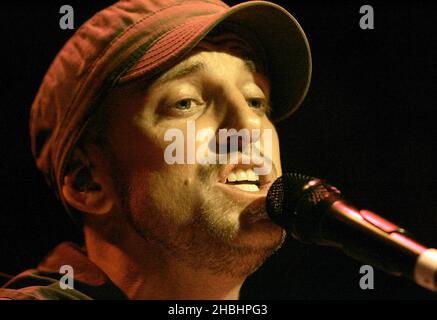 Der kanadische Singer-Songwriter Daniel Powter spielt seine erste UK-Tournee in der Carling Academy Islington, London Stockfoto