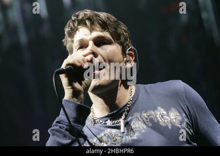 A-Ha skandinavisches Pop-Trio treten zur Unterstützung ihres Albums 'Analogue' im Wembley Arena Pavilion in London auf. Stockfoto