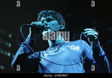A-Ha skandinavisches Pop-Trio treten zur Unterstützung ihres Albums 'Analogue' im Wembley Arena Pavilion in London auf. Stockfoto