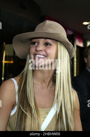 Katty Hill bei den Capital Radio Awards, Royal Lancaster Hotel, London. Kopfschuss, Hut Stockfoto