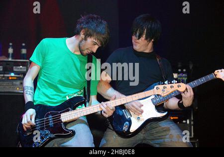 Funeral for a Friend treten live auf der Bühne der NME Awards Tour an der Brixton Academy in London auf. Stockfoto