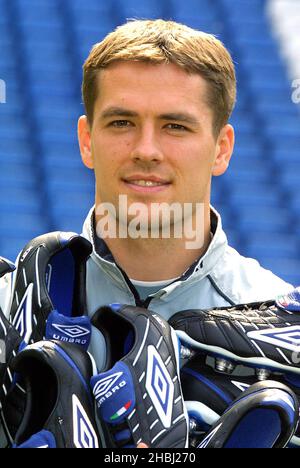 Der Liverpool Champions League-Stürmer Michael Owen schließt sich den anderen führenden internationalen Fußballsymbolen von Umbro in London an, um den neuen xai-Fußballschuh zu lancieren. Kopfschuss. Stockfoto