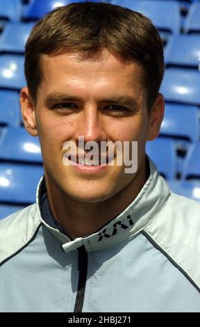 Der Liverpool Champions League-Stürmer Michael Owen schließt sich den anderen führenden internationalen Fußballsymbolen von Umbro in London an, um den neuen xai-Fußballschuh zu lancieren. Kopfschuss. Stockfoto