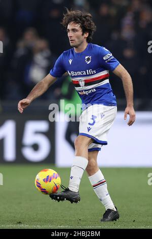 Genua, Italien. 19th Dez 2021. Tommaso Augello (UC Sampdoria) in Aktion während des Spiels UC Sampdoria gegen Venezia FC, italienische Fußballserie A in Genua, Italien, Dezember 19 2021 Quelle: Independent Photo Agency/Alamy Live News Stockfoto