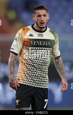 Genua, Italien. 19th Dez 2021. Pasquale Mazzocchi (Venezia FC) Blick auf während UC Sampdoria vs Venezia FC, italienische Fußballserie A Spiel in Genua, Italien, Dezember 19 2021 Quelle: Independent Photo Agency/Alamy Live News Stockfoto