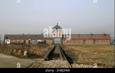 Oswiecim, Polen. 20th Dez 2021. Das ehemalige Nazi-deutsche Konzentrations- und Vernichtungslager Auschwitz II Birkeanu in Oswiecim einen Monat vor dem 77th. Jahrestag der Befreiung. Das größte deutsche Konzentrationslager Auschwitz-Birkenau wurde am 27. Januar 1945 von der Roten Armee befreit. (Bild: © Damian Klamka/ZUMA Press Wire) Stockfoto