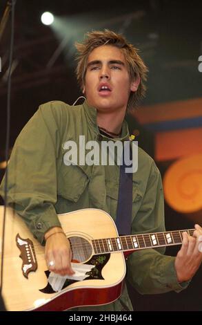 Busted spielen live auf der Bühne der CBBC Proms im Park im Hyde Park London. Stockfoto