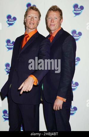 Matrix Zwillingsdarsteller Neil und Adrian Rayment bei den Disney Channel Kids Awards in der Royal Albert Hall Stockfoto