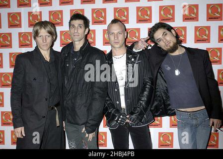 Janes Addiction mit Perry Farrell und Dave Navarro bei den Q Awards im Park Lane Hotel, London. Stockfoto