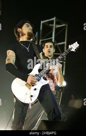 Perry Farrell, Dave Navarro und Janes Addiction headeln die MTV 2 Fifth Birthday Party an der Brixton Academy London. Stockfoto