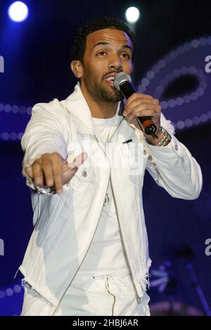 Craig David spielt live auf der Bühne des Capital FM Christmas Live Events im Earls Court in London. Stockfoto