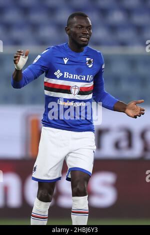 Genua, Italien. 19th Dez 2021. Omar Colley (UC Sampdoria) Gesten während des Spiels von UC Sampdoria gegen FC Venezia, italienische Fußballserie A in Genua, Italien, Dezember 19 2021 Quelle: Independent Photo Agency/Alamy Live News Stockfoto