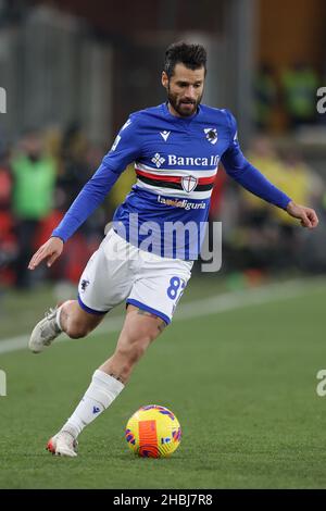 Genua, Italien. 19th Dez 2021. Antonio Candreva (UC Sampdoria) in Aktion während des Spiels UC Sampdoria gegen Venezia FC, italienische Fußballserie A in Genua, Italien, Dezember 19 2021 Quelle: Independent Photo Agency/Alamy Live News Stockfoto