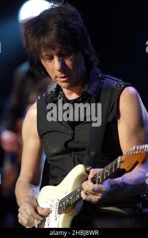 Jeff Beck bei Rah für das Teenage Cancer Trust Konzert. Stockfoto