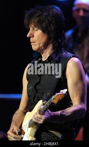 Jeff Beck bei Rah für das Teenage Cancer Trust Konzert. Stockfoto