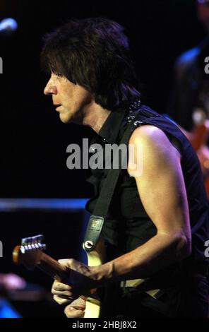 Jeff Beck bei Rah für das Teenage Cancer Trust Konzert. Stockfoto