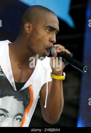 Simon Webbe von Blue tritt bei der Princes Trust Capital FM Party im Park im Hyde Park in London auf. Stockfoto