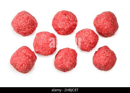 Rohe Fleischbällchen isoliert auf weißem Hintergrund. Stockfoto