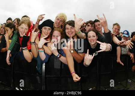 Crowdszene am dritten Tag des „The Carling Weekend: Reading Festival“ in Reading, England. Stockfoto