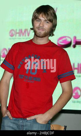 Brian McFadden unterzeichnet Solo-Single 'Real to Me' in der HMV Oxford Street, London. Stockfoto