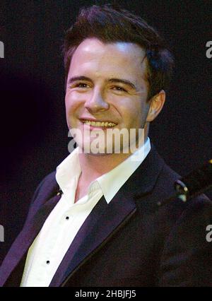 Shane Filan tritt am 4. Dezember 2004 in London mit Westlife im G-A-Y im Astoria auf. Stockfoto