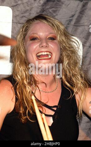 Die Suffrajets treten im Rahmen des Tiscali Showcase in der Carling Bar Academy Islington in London auf. Gemma Clarke (Schlagzeug ex-Babyshambles); Claire Wakeman (Gitarre/Gesang); Alex Gillings, Gitarre; Vicky Kingston; Bass. Stockfoto