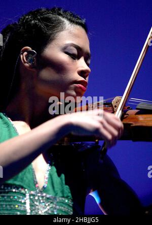 Die klassische Geigerin Vanessa-Mae spielt eine Solo-Show in der Londoner Royal Albert Hall. Stockfoto