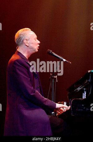 Joe Jackson und Tod Rundgren treten am 5. Juni 2005 in London auf der Bühne des Carling Apollo Hammersmith auf, Stockfoto