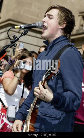 McFly-Bus soll Geld für die Carcer Trust-Wohltätigkeitsorganisation in Covent Garden, London, sammeln Stockfoto