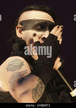 Marilyn Manson tritt am dritten und letzten Tag des Carling Weekend Reading Festivals in der Richfield Avenue am 28. August 2005 in Reading, England, auf der Bühne auf. Stockfoto