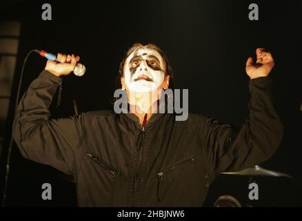 Jaz Coleman von der britischen Art-Rock-Band Killing Joke treten am 14. Oktober 2005 in London auf der Bühne des Astoria auf. Stockfoto