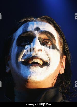 Jaz Coleman von der britischen Art-Rock-Band Killing Joke treten am 14. Oktober 2005 in London auf der Bühne des Astoria auf. Stockfoto